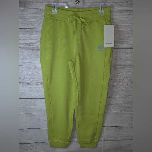 lululemon athletica Pants - NWT Lululemon Size 8 Scuba High Rise Jogger Wasabi Green
